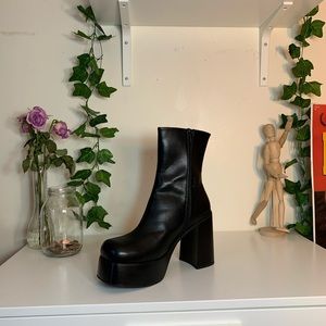 SOLD ON DEPOP DELIA’S DOLLSKILL  BLACK HEEL BOOTS